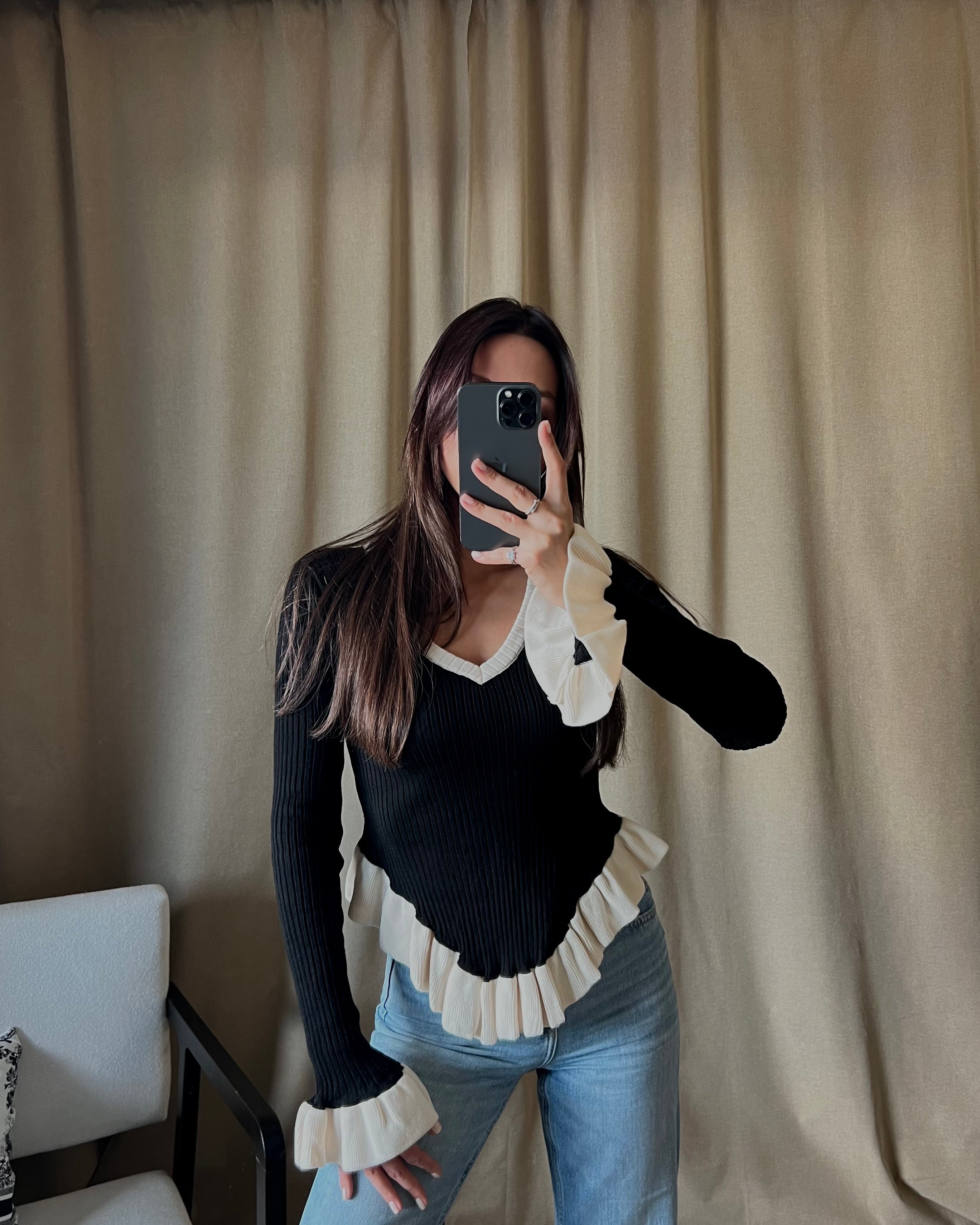 V YAKA BEYAZ FIRFIR DETAY SİYAH KAZAK