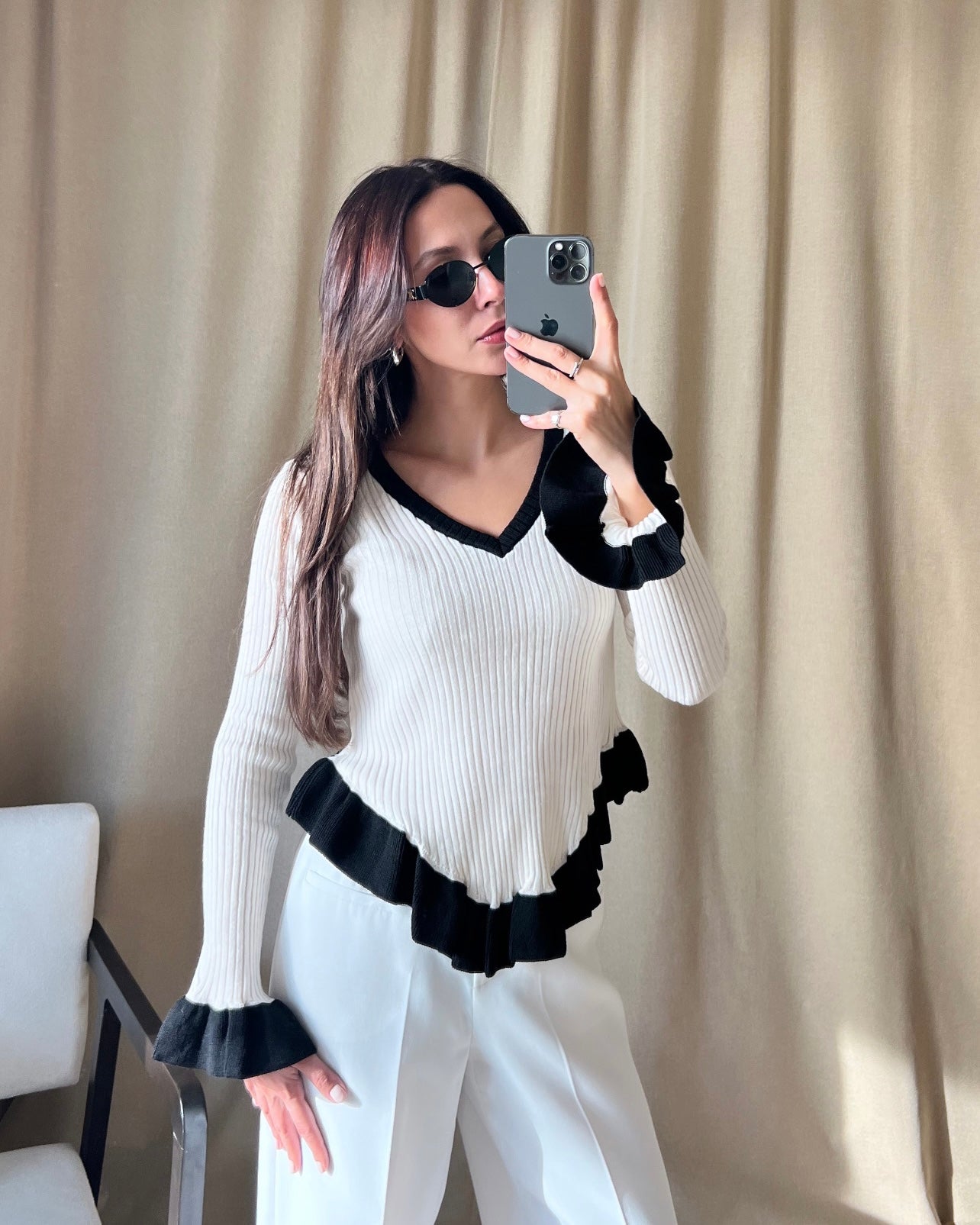 V YAKA SİYAH FIRFIR DETAY EKRU KAZAK