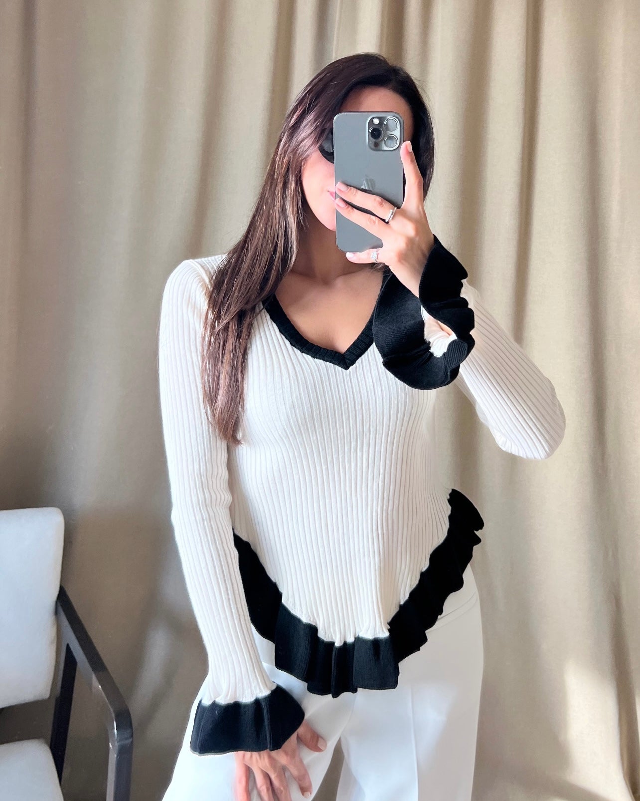 V YAKA SİYAH FIRFIR DETAY EKRU KAZAK