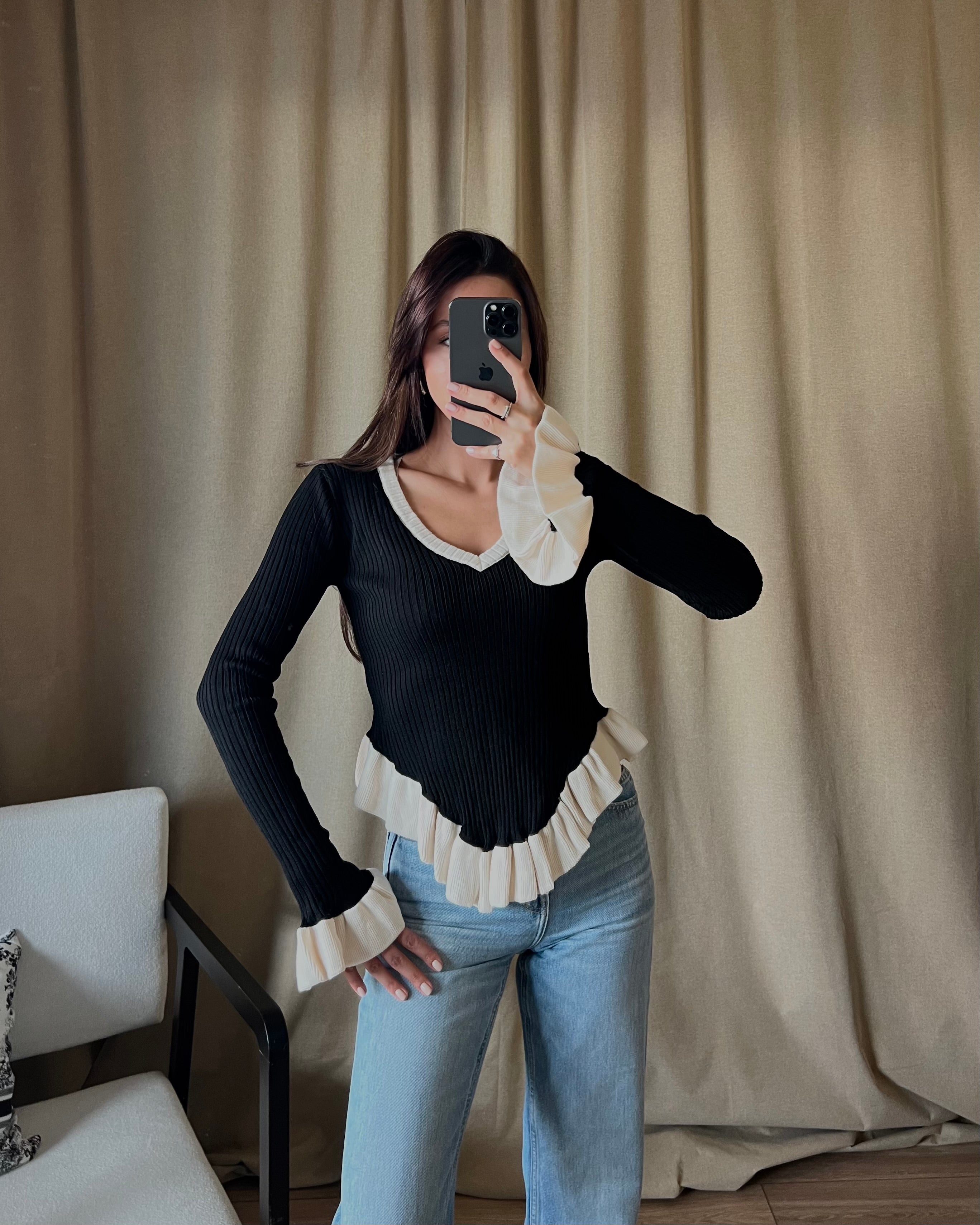 V YAKA BEYAZ FIRFIR DETAY SİYAH KAZAK