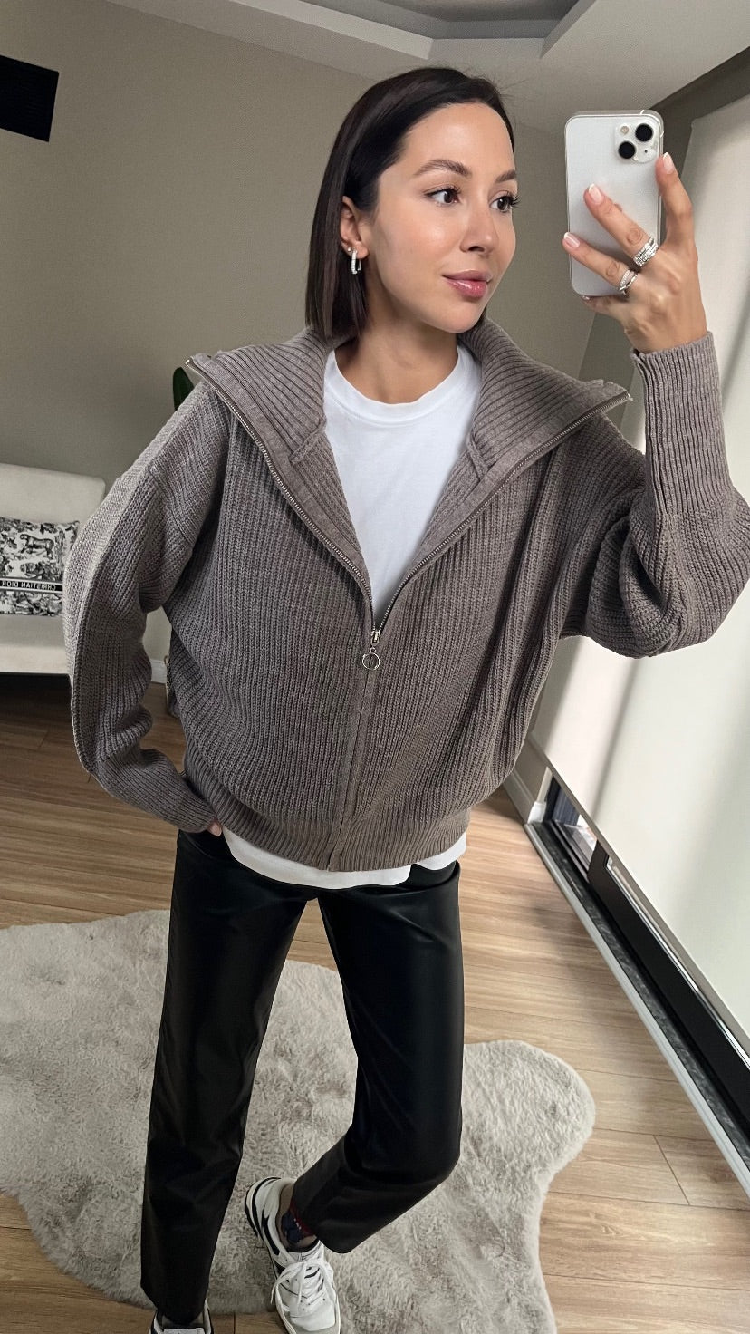 Koyu Bej Fermuarlı Hırka