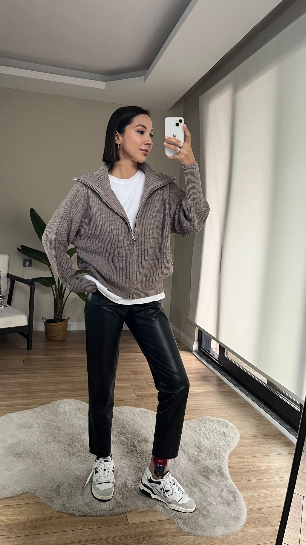 Koyu Bej Fermuarlı Hırka